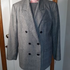 Skirt & jacket  Size 20 ..100 Wool